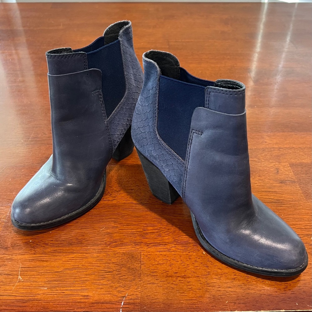 ALDO Women's Blue Leather Snake Print Accent Heel Ankle Booties Boots Size‎ 6